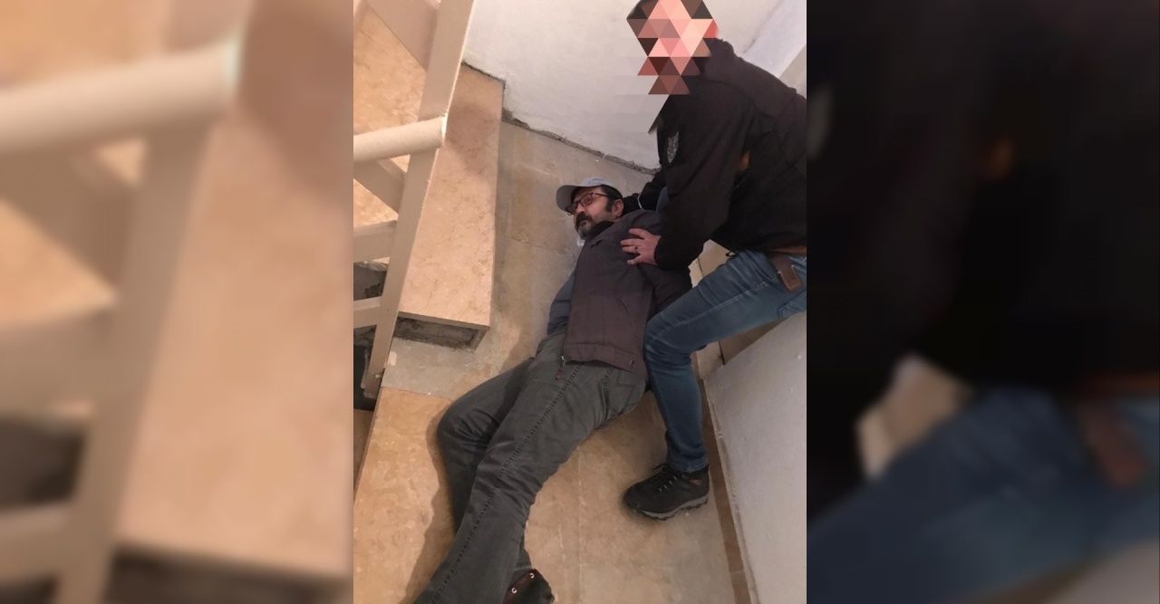 Bank Asya’nın kurucu ortaklarından olan FETÖ firarisi Kamil Yavuz M. düzenlenen operasyonda sahte kimlikle Ankara’da yakalandı.