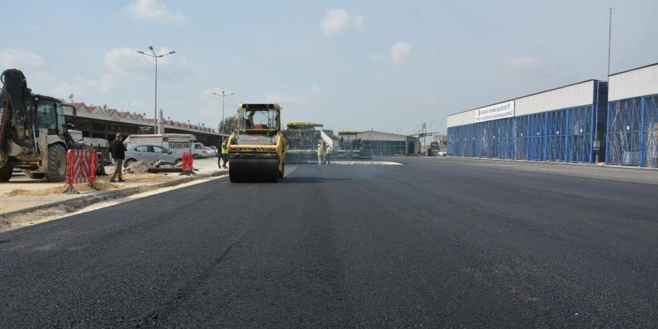 Tarsus Hal Kompleksinde Sıcak Asfalt Serimi Başladı