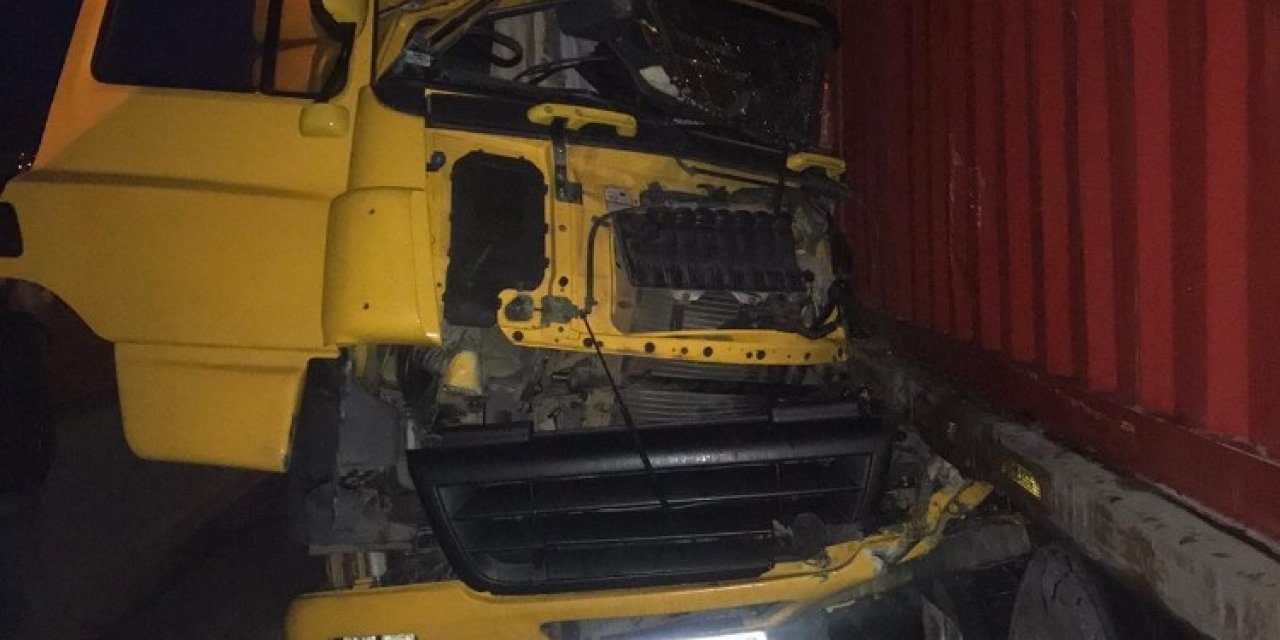 Gaziantep’te İki Tır Çarpıştı: 2 Yaralı