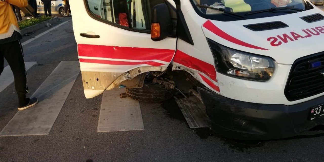 Mersin’de Ambulans İle Otomobil Çarpıştı: 1 Yaralı