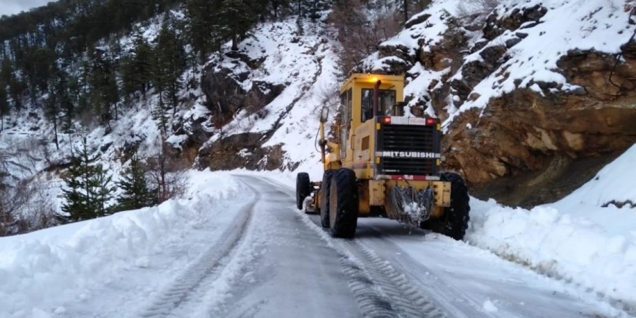 Alanya’da Karla Kapanan Yollar Açılıyor