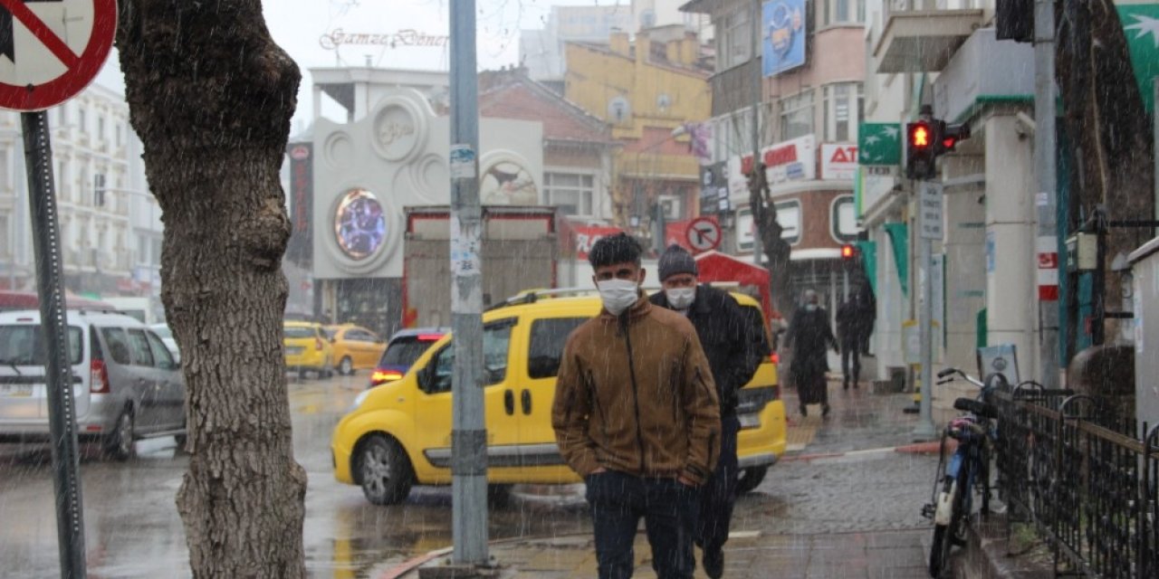 Afyonkarahisar’da Yoğun Kar Yağışının Ardından Güneş Açtı
