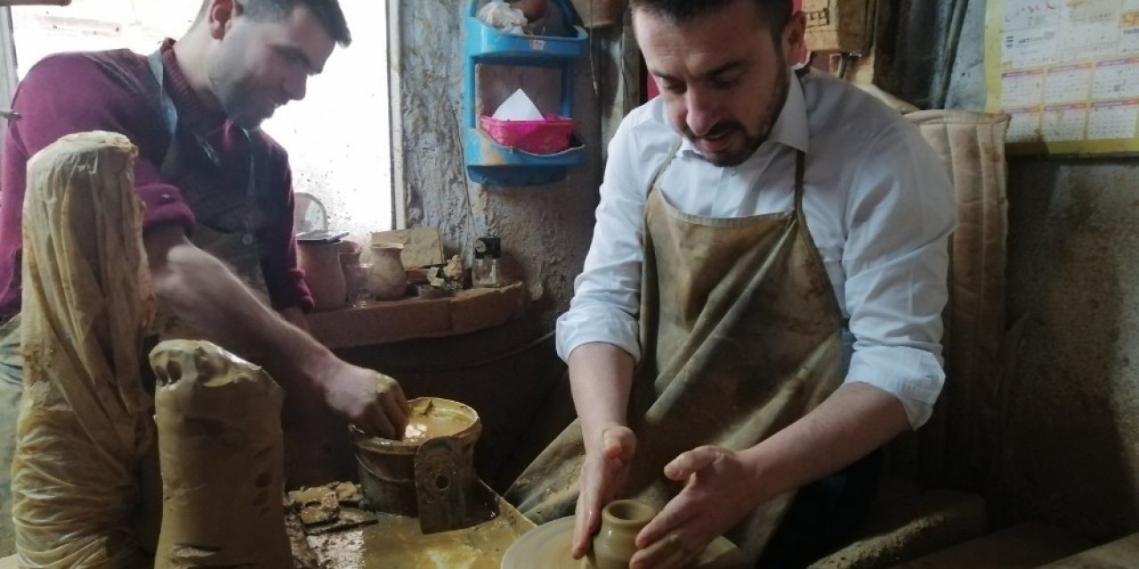 Başkan Tanır Tezgaha Oturarak Çömlek Yaptı