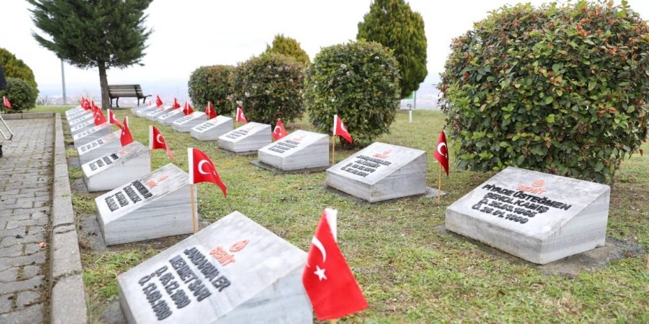 18 Mart Serdivan Şehitliğinde Anıldı