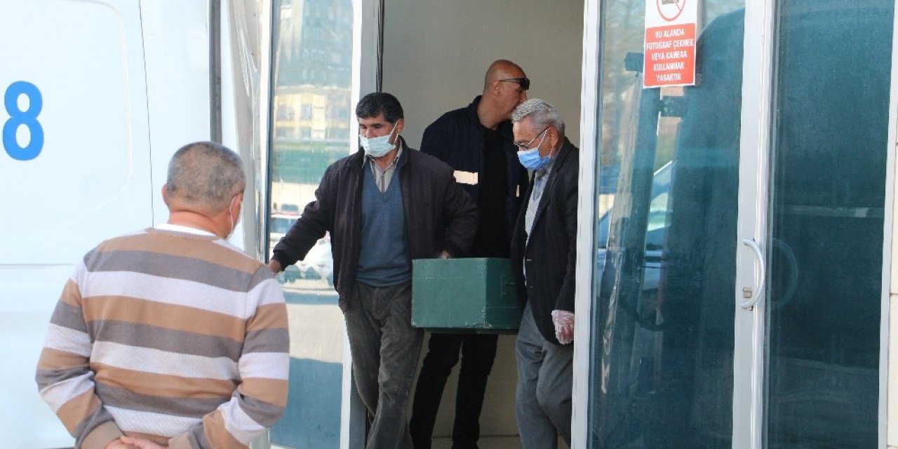 Burdur’da Parkta Öldürülen 17 Yaşındaki Gizem’in Cenazesi Alındı