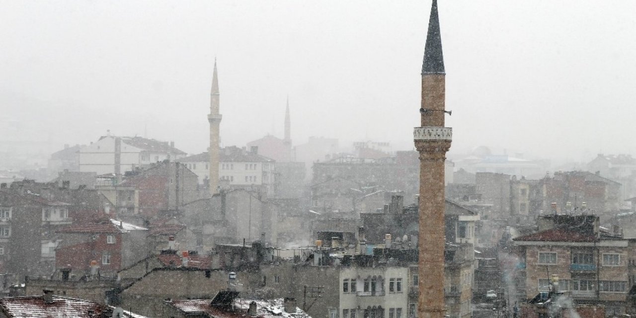 Nevşehir’de Kar Ve Sis Etkili Oluyor
