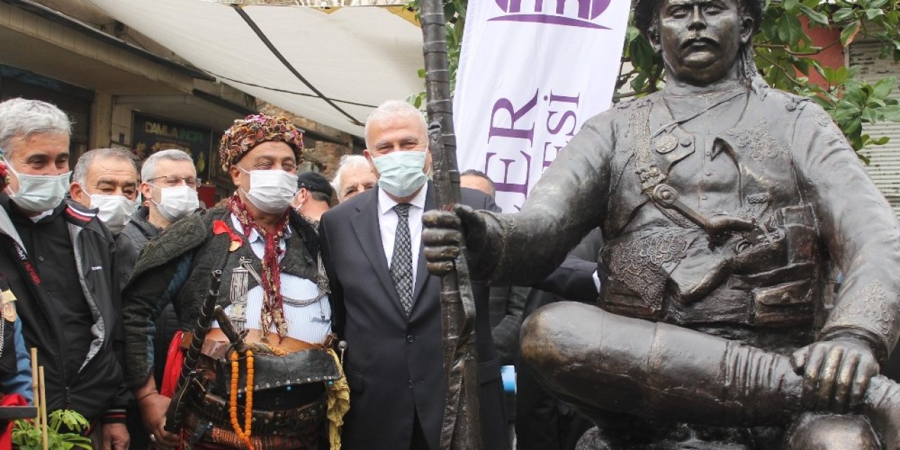 Başkan Atay’dan Anlamlı Heykel Açılışı