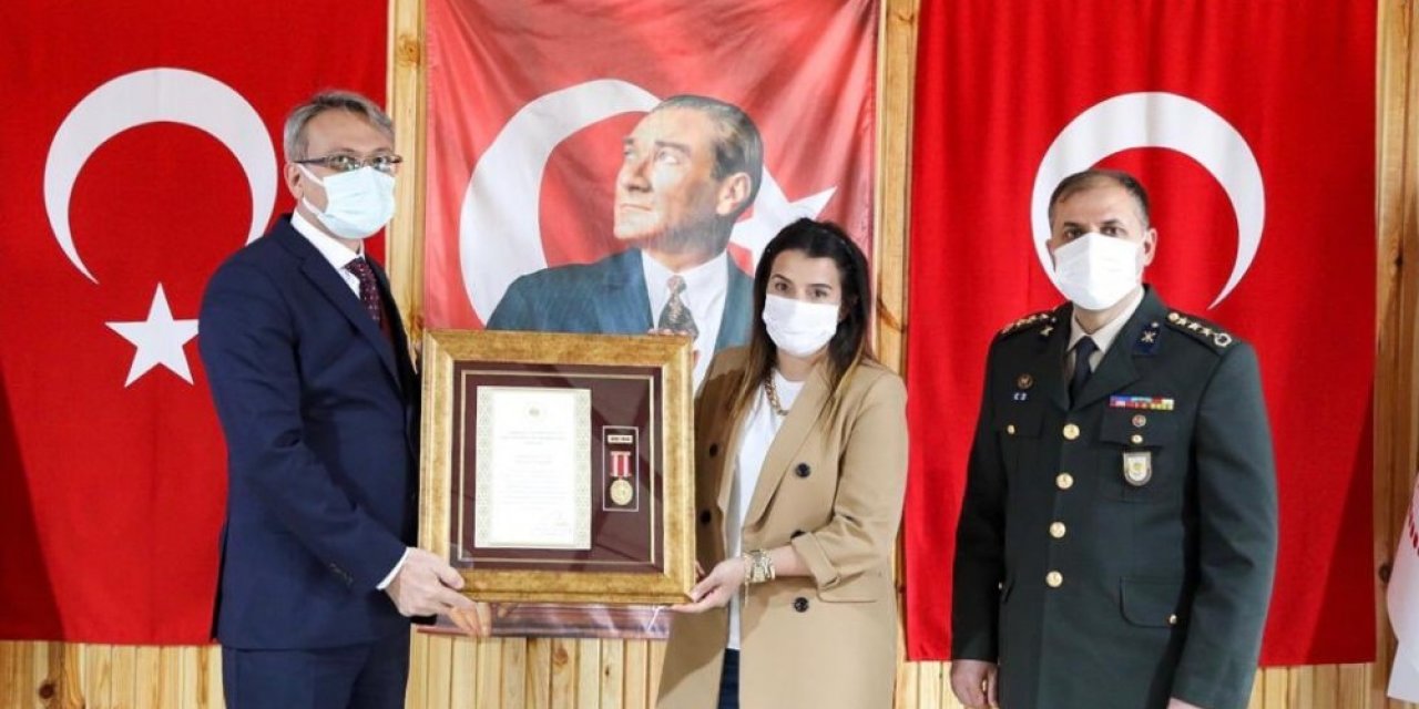 Bingöl’de İdlib Şehitlerinin Ailelerine "devlet Övünç Madalyası"