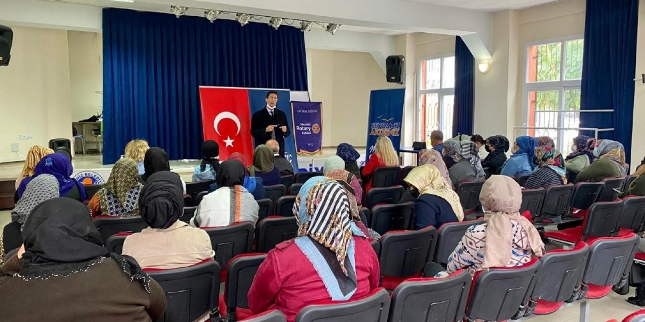 Akdeniz Belediyesinde Kadınlara Yönelik Eğitim Seminerleri Sürüyor