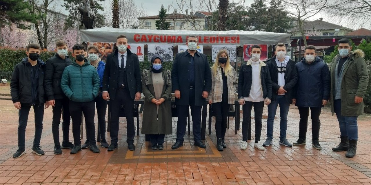 Çanakkale Şehitleri İçin Hoşaf Ve Ekmek İkram Ettiler