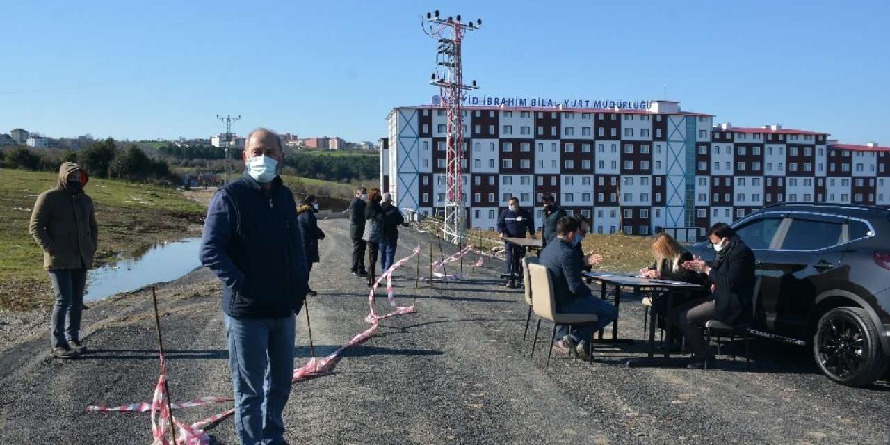 Arazisinden Geçen Yolu Trafiğe Kapatan Hissedarlara Para Cezası