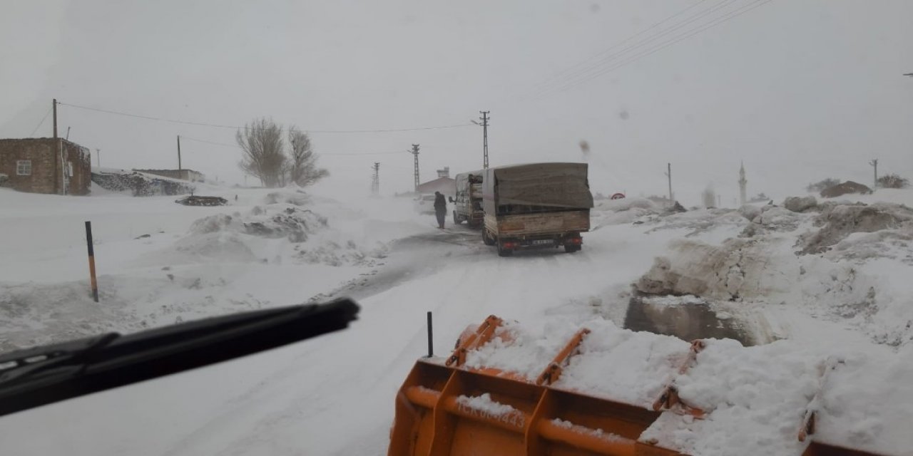 Kar Ve Tipi Ağrı-kars Karayolunu Ulaşıma Kapattı