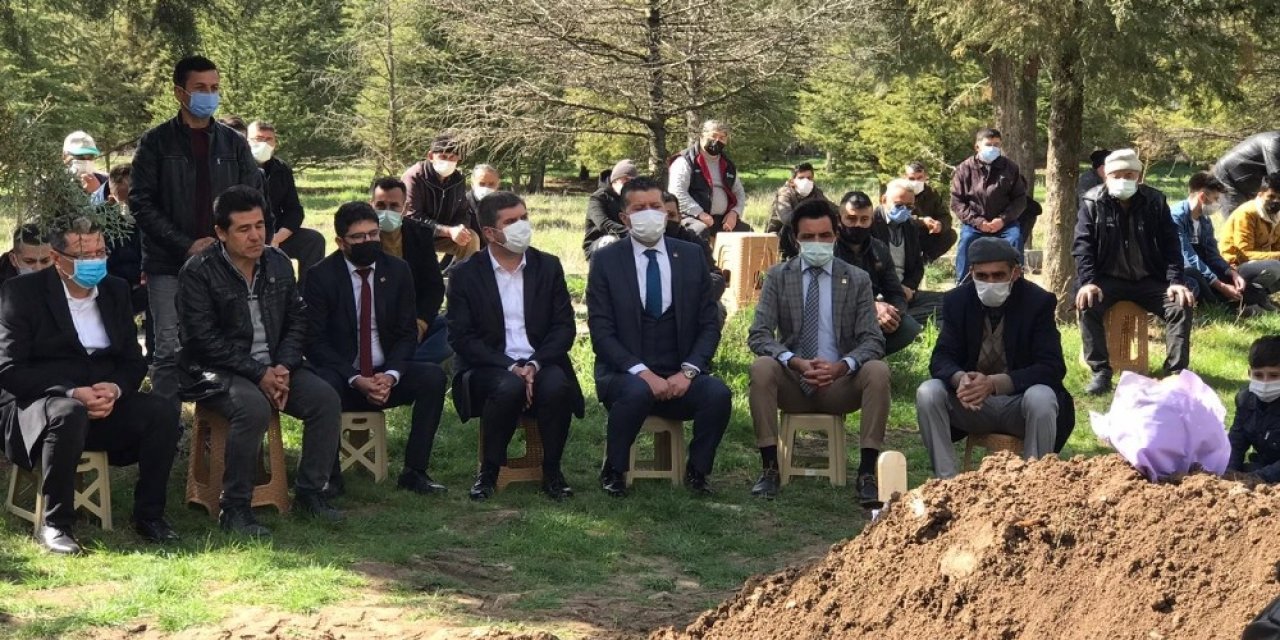Burdur’da Bıçaklanarak Öldürülen Gizem’in Cenazesi Toprağa Verildi
