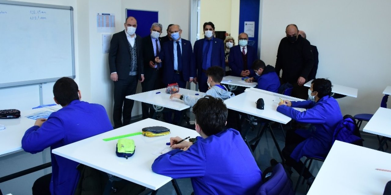Eskişehir Sanayinin Eğitim Merkezi “eosb Meslek Lisesi” Başkanları Ağırladı