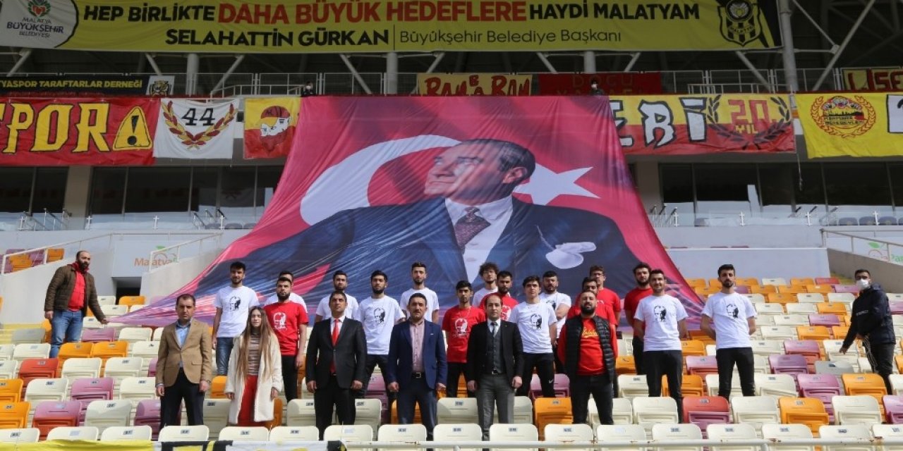 Taraftarlardan 18 Mart’ta Şehitleri Andı