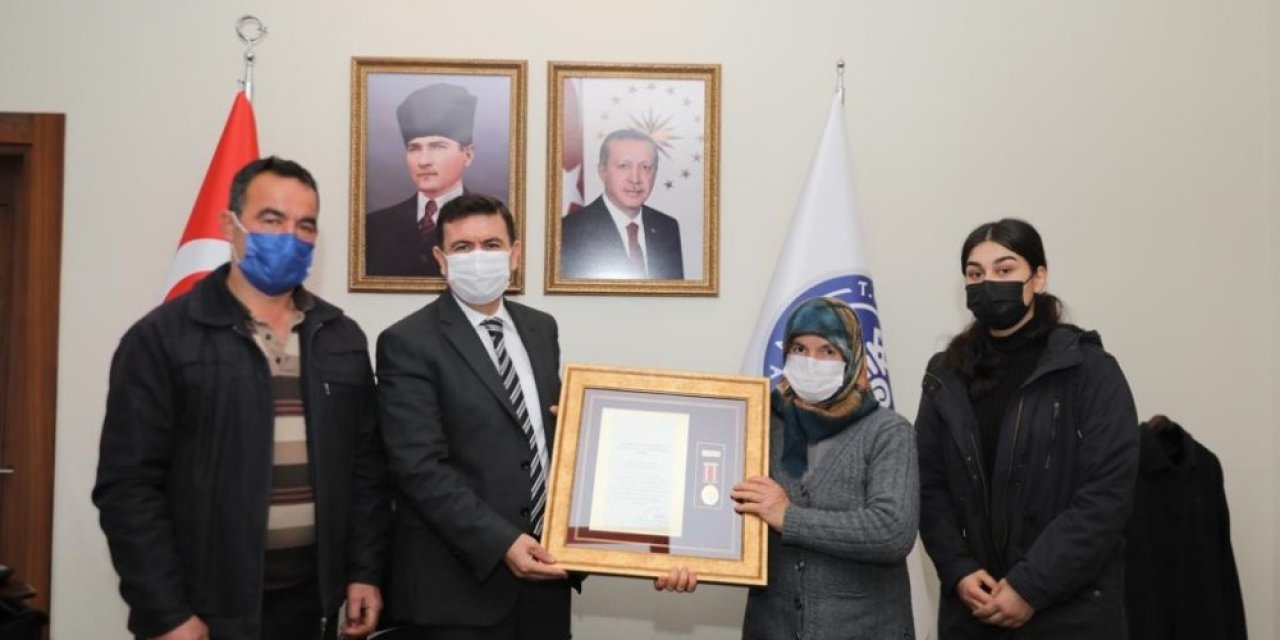 Şehit Hüseyin Mertoğlu’nun Ailesine Devlet Övünç Madalyası