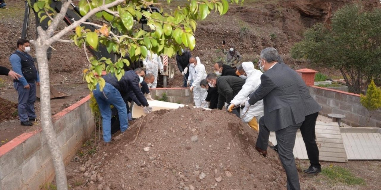 Gaye Öğretmen Koronaya Yenik Düştü