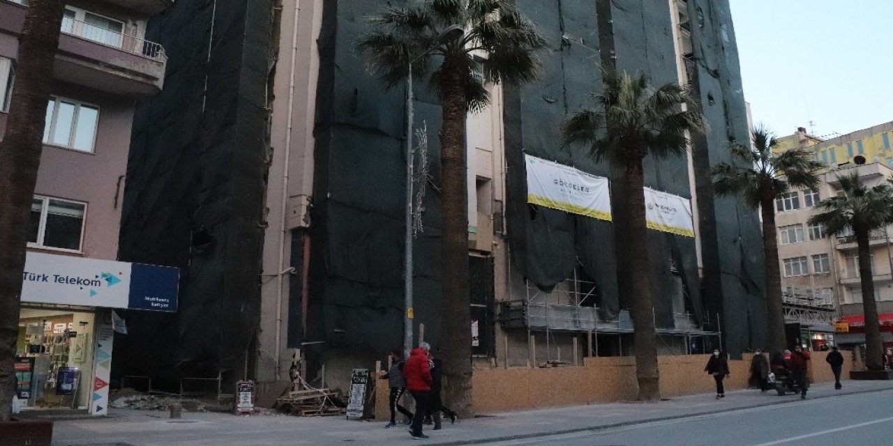İ̇nşatta Çalışan İşçi İskelen Düşerek Yaralandı