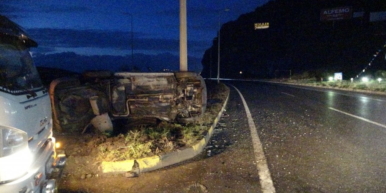 Otomobiller Kafa Kafaya Çarpıştı