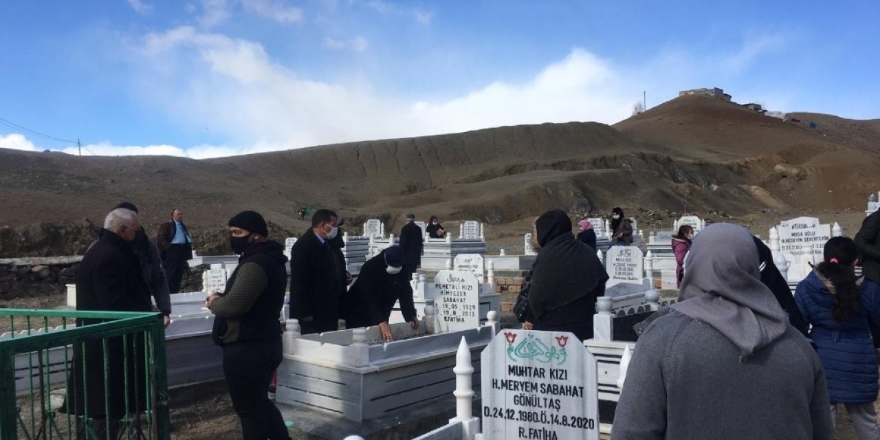 Tuzluca’da "ölüler Bayramı" Nedeniyle Mezarlık Ziyaretleri Yapıldı
