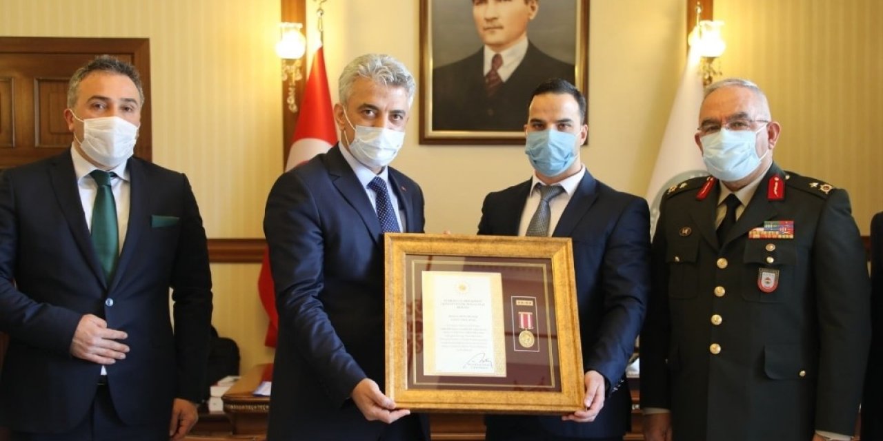 Gazi Ufuk Ağaç’a Devlet Övünç Madalyası Ve Beratı Taktim Edildi