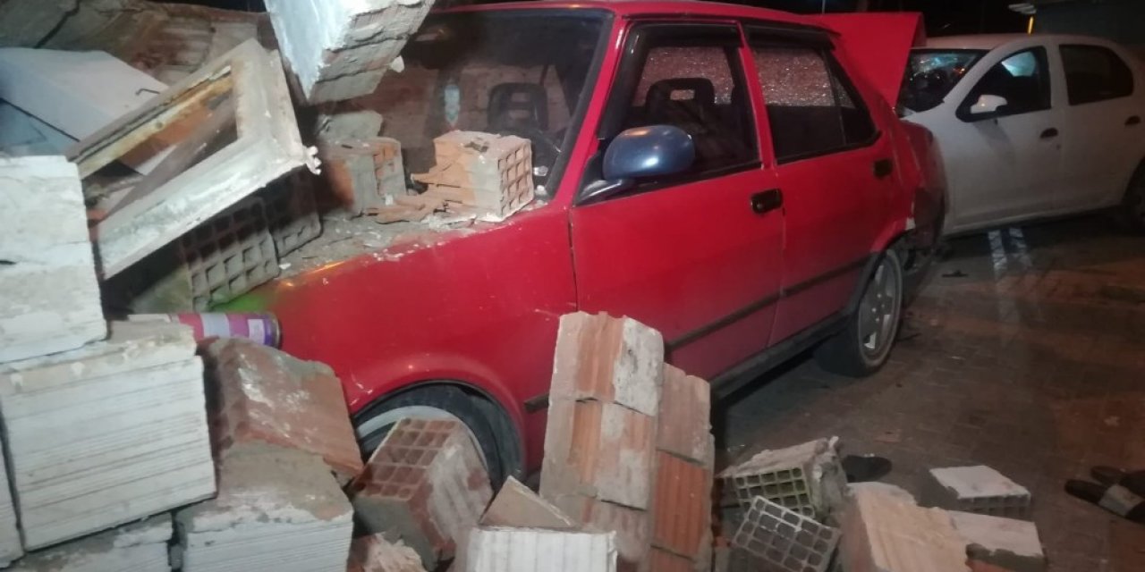 Kaza Yaptı, Aracındaki Yaralı Kadını Bırakıp Kaçtı