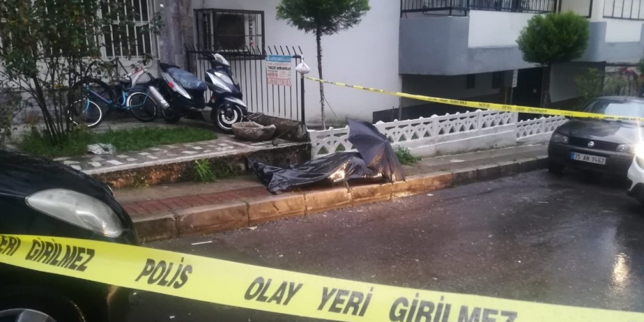 İ̇zmir’de Sokak Ortasında Ceset Bulundu