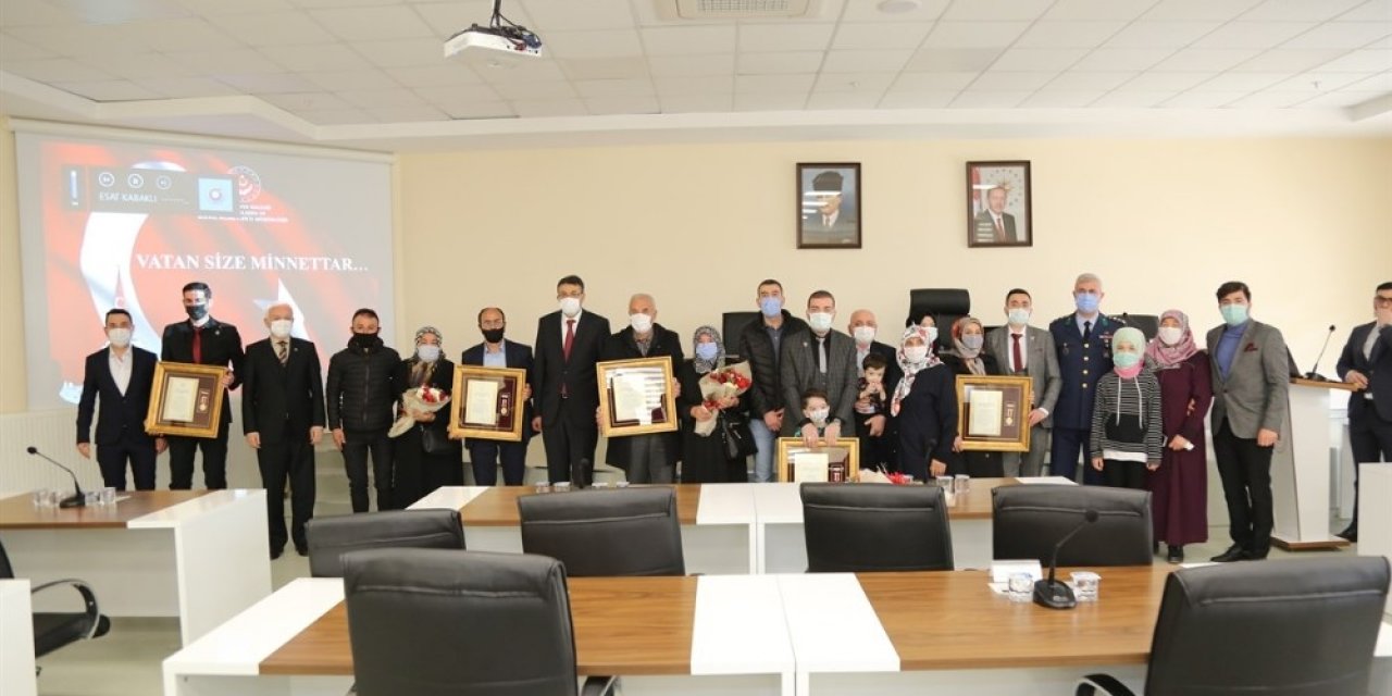 Kütahya’da Gaziler Ve Şehit Ailelerine Devlet Övünç Madalyası Ve Beratı Verildi