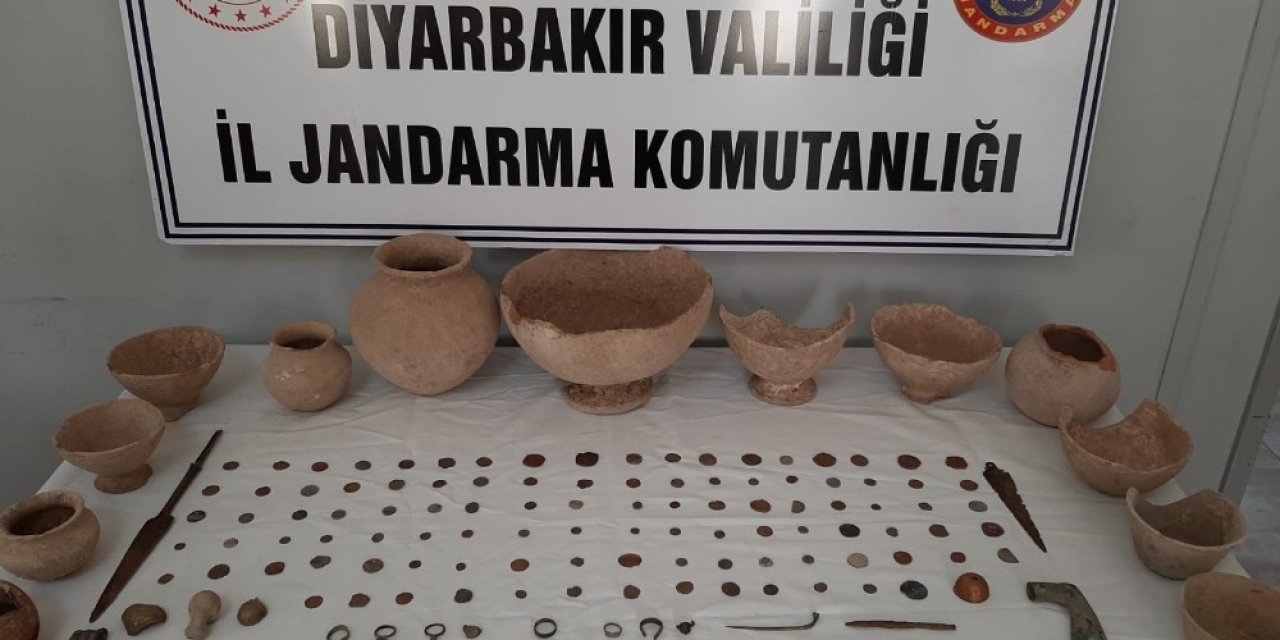 160 Adet Tarihi Eseri 250 Bin Liraya Satmak İsterken Suçüstü Yakalandılar