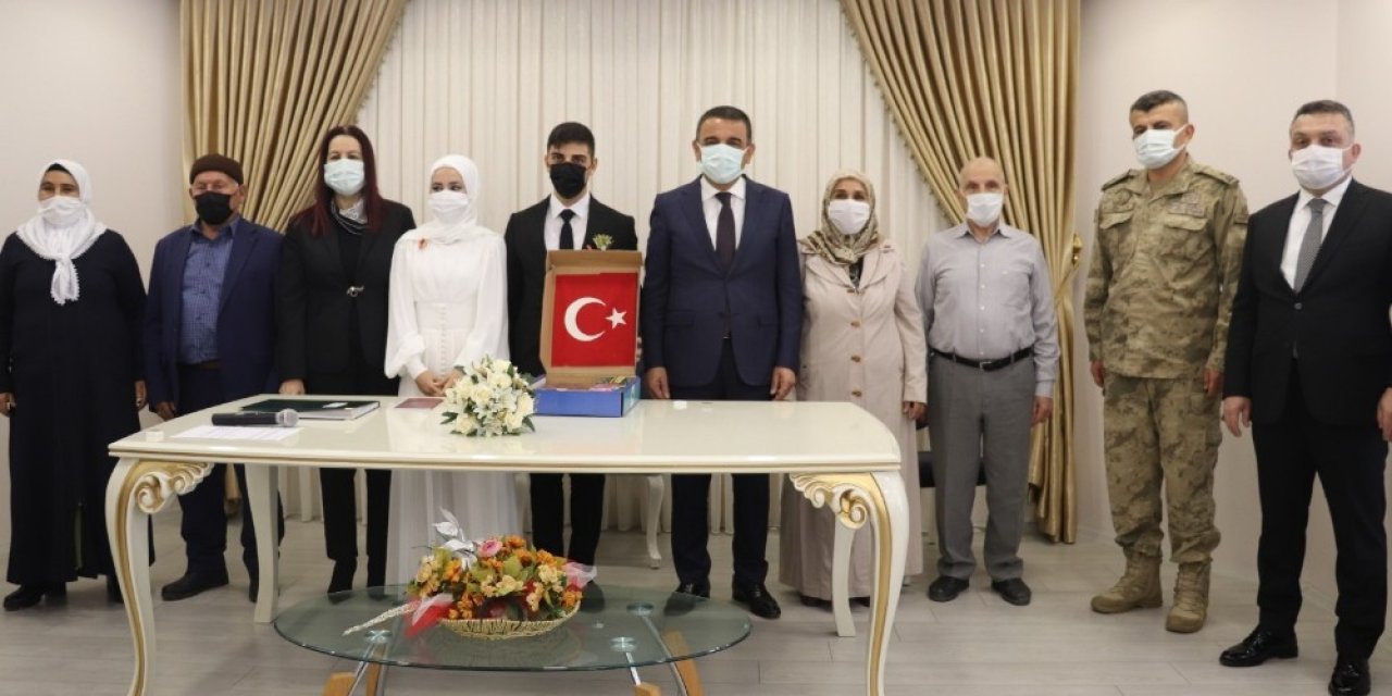 Siirt Valisi Hacıbektaşoğlu Genç Çiftin Nikahını Kıydı