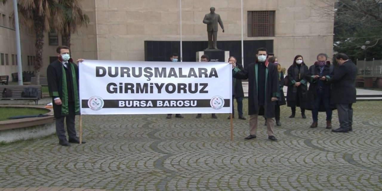 Bursa’da Avukatlar Duruşmalara Girmeyerek Sessiz Eylem Başlattı