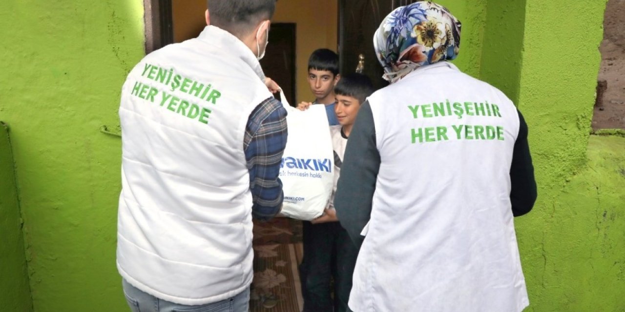 Yenişehir Belediyesinden 360 Çocuğa Giyim Yardımı