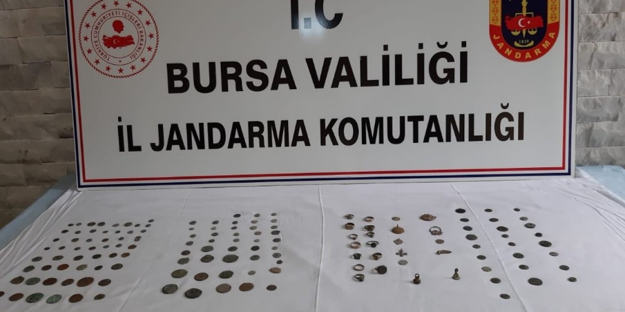 Bursa’da Tarihi Eser Satmak İsteyen 4 Kişi Jandarma Ekiplerine Yakalandı