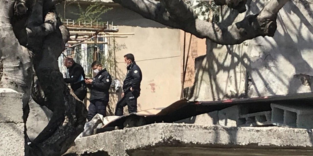 Komşusunun Evine Tüfekle Ateş Etti