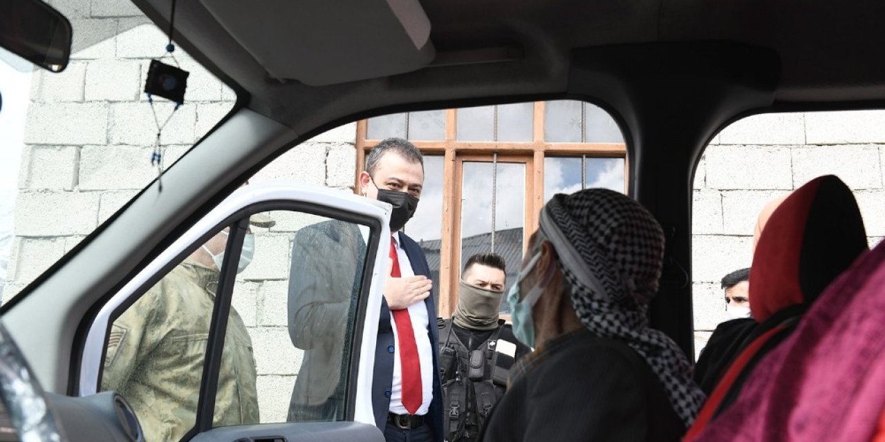 Kaymakam Ve Başkan, Mahallede Aşı Yaptırarak Halkı İkna Etti