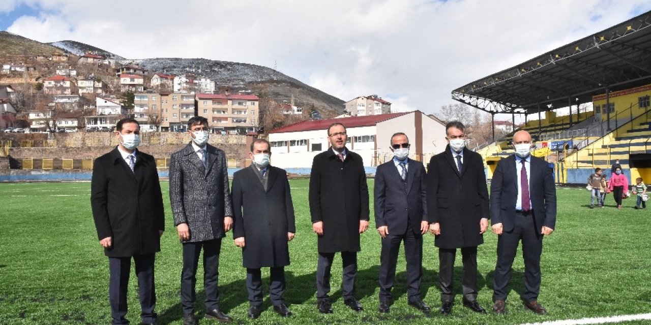 Bakan Kasapoğlu Esnaf Ve Vatandaşlarla Bir Araya Geldi