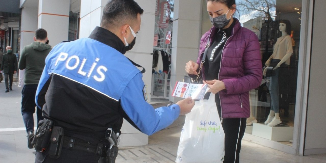 Polisler Adıyaman’ın Rengini Mavi Yapmak İçin Broşür Dağıttı