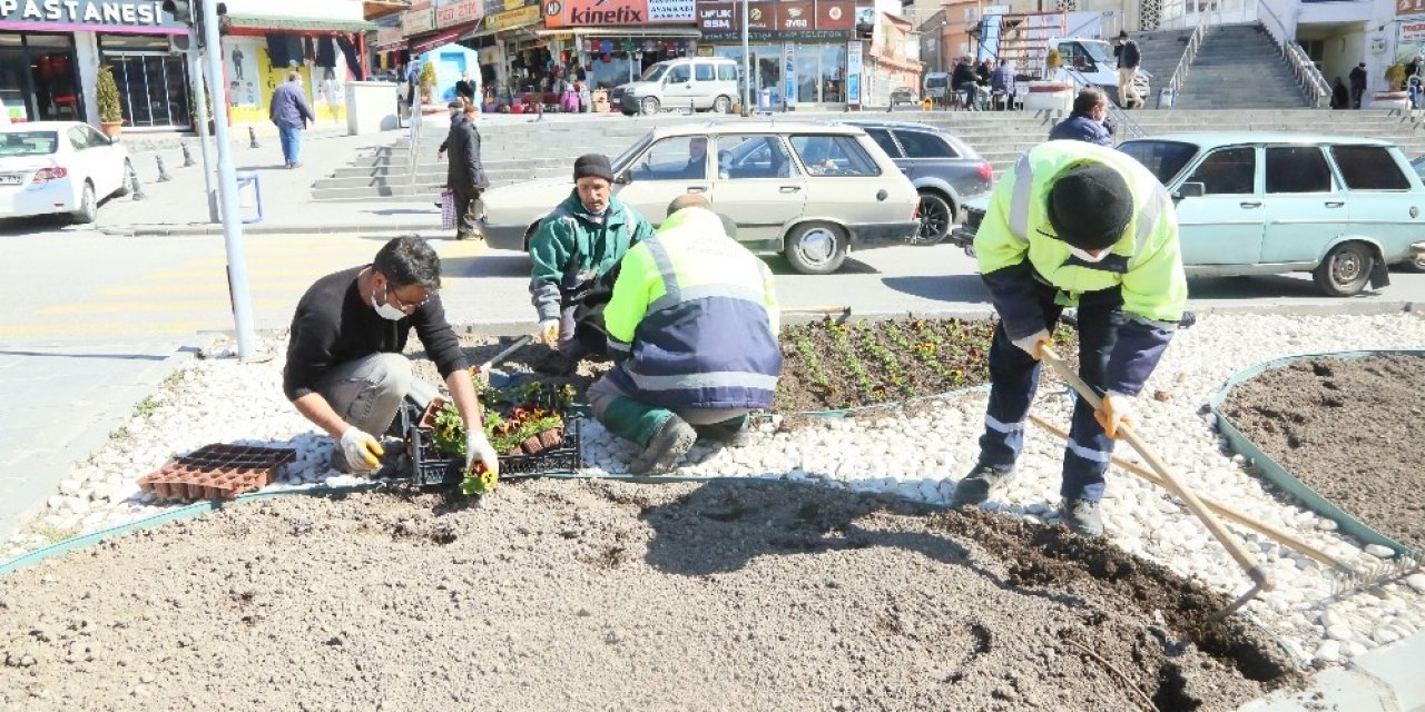 Develi’de Bahar Mevsimi İçin Peyzaj Çalışmaları Başladı