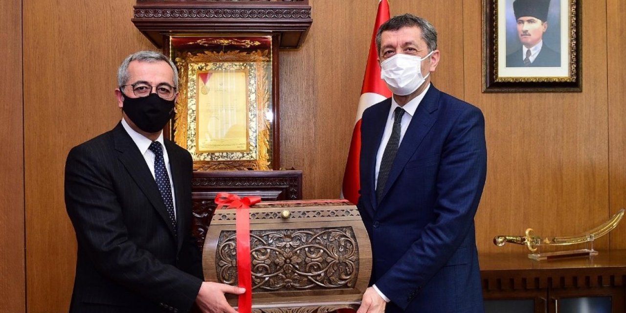Bakan Selçuk’tan Büyükşehir Belediyesine Ziyaret