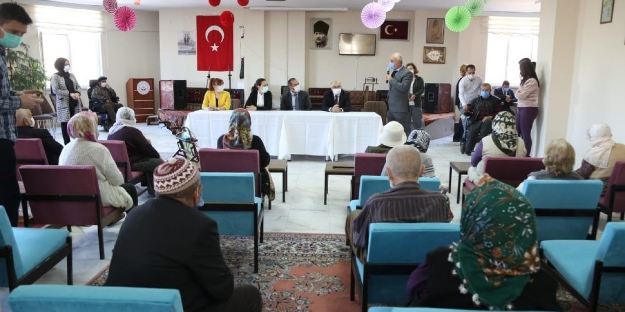 Özdemir’den Huzurevine Ziyaret