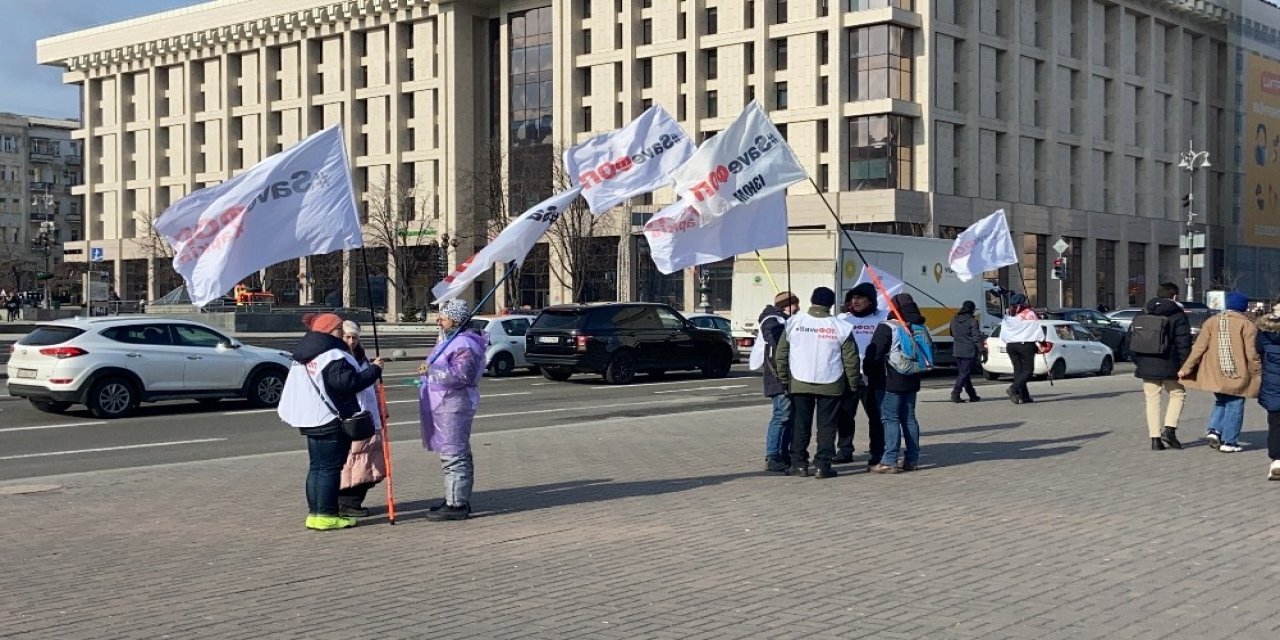 Ukrayna’da Yeni Karantina Kararı Protesto Edildi