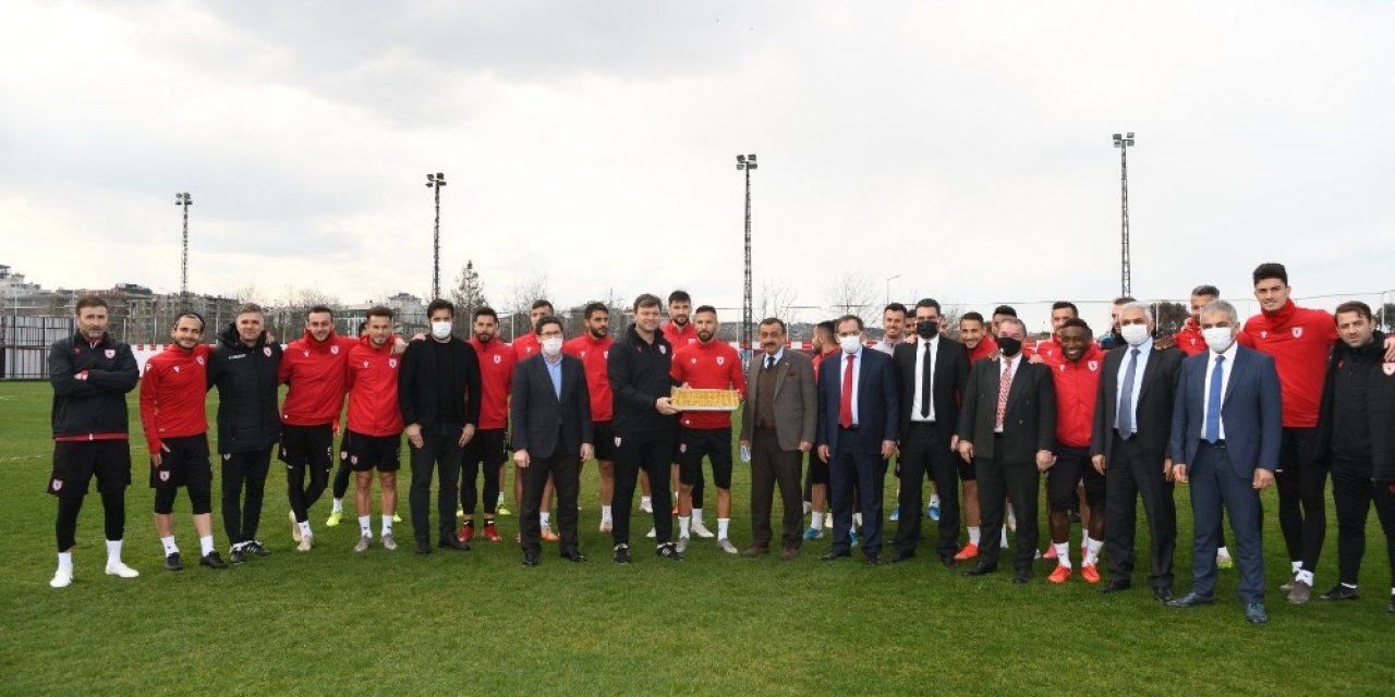 Samsunspor’a Derbi Öncesi Baklava Dopingi
