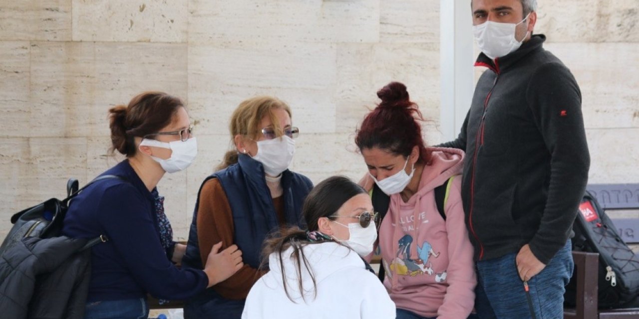 Kayıp Oğlunu Teşhis Etmek İçin Morg Önüne Gelen Annenin Zor Anları