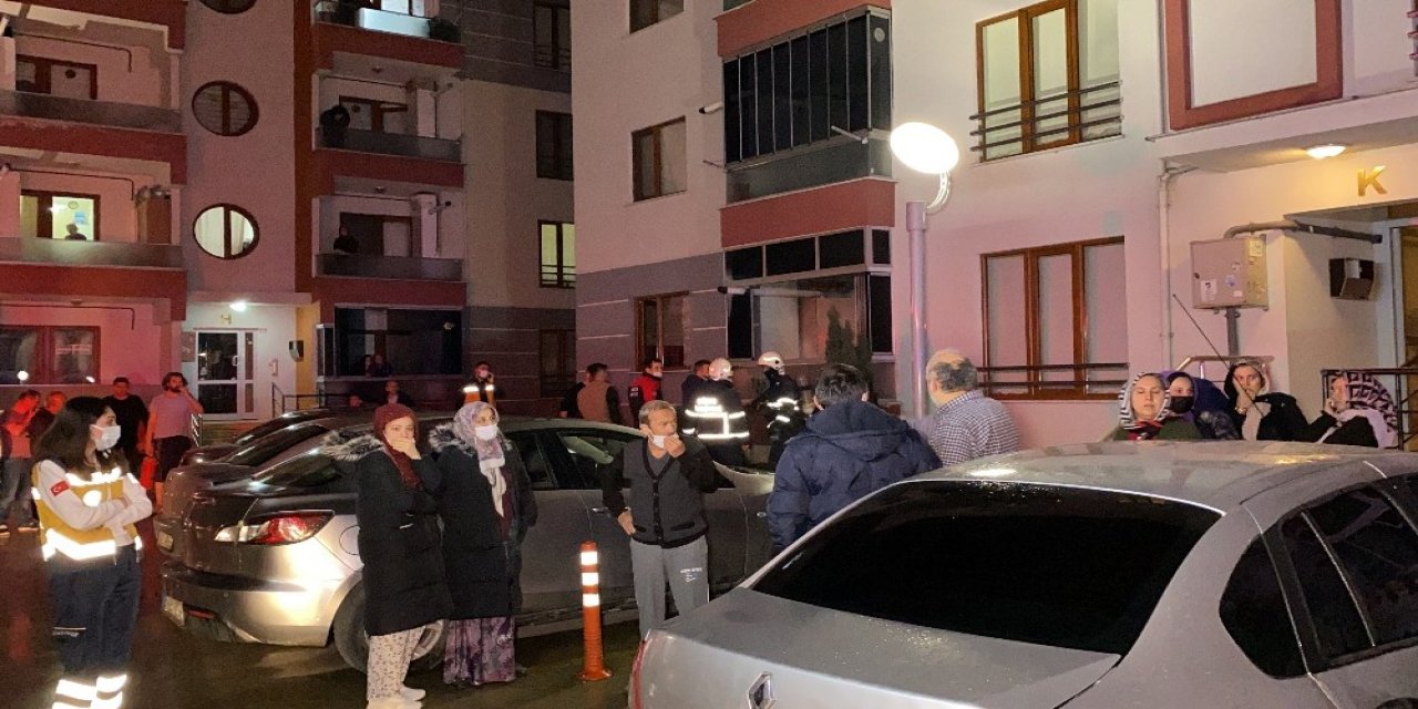 İ̇tfaiyeyi Gören Kısıtlamayı Unutup Sokağa Çıktı