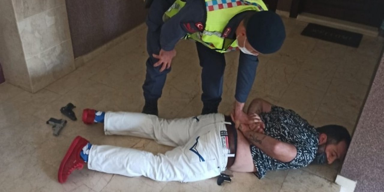 Silahla İş Yerini Bastı, Jandarma Enseledi