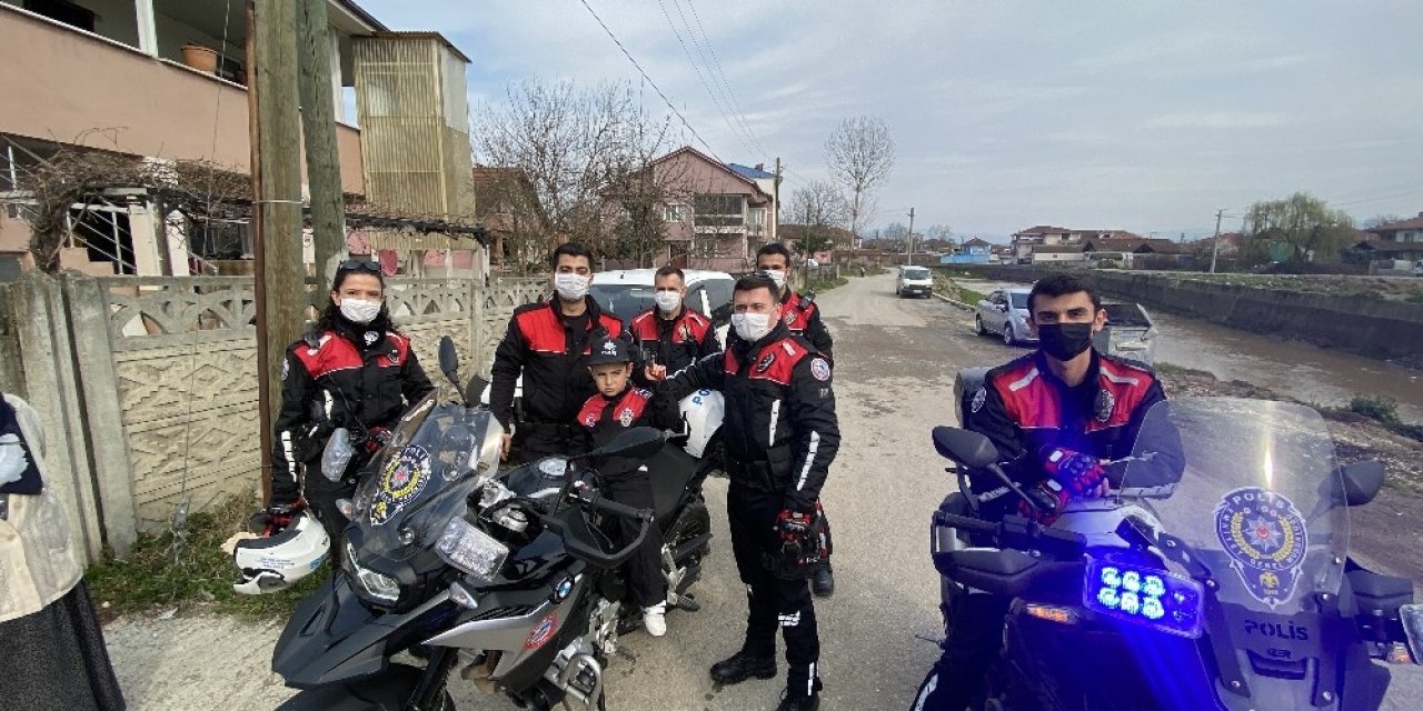 Minik Muhammet Bu Sefer Yunus Polislerle Buluştu