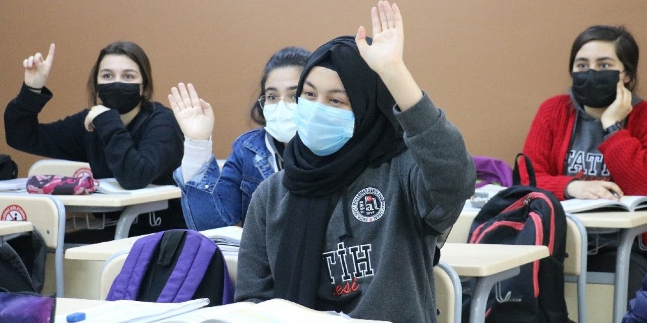 Savaştan Kaçan Hakime, Türkiye’de Okulunun Birincisi Oldu