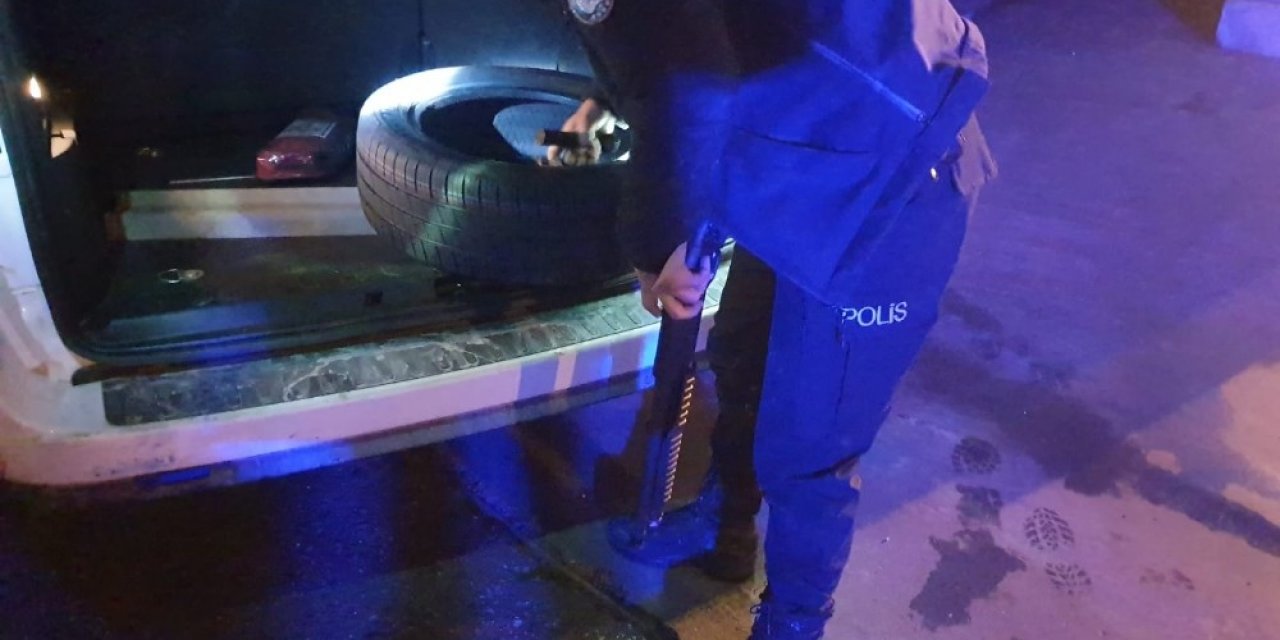 Kaçarken Polis Otosuna Çarpan Araçtan Tüfek Çıktı