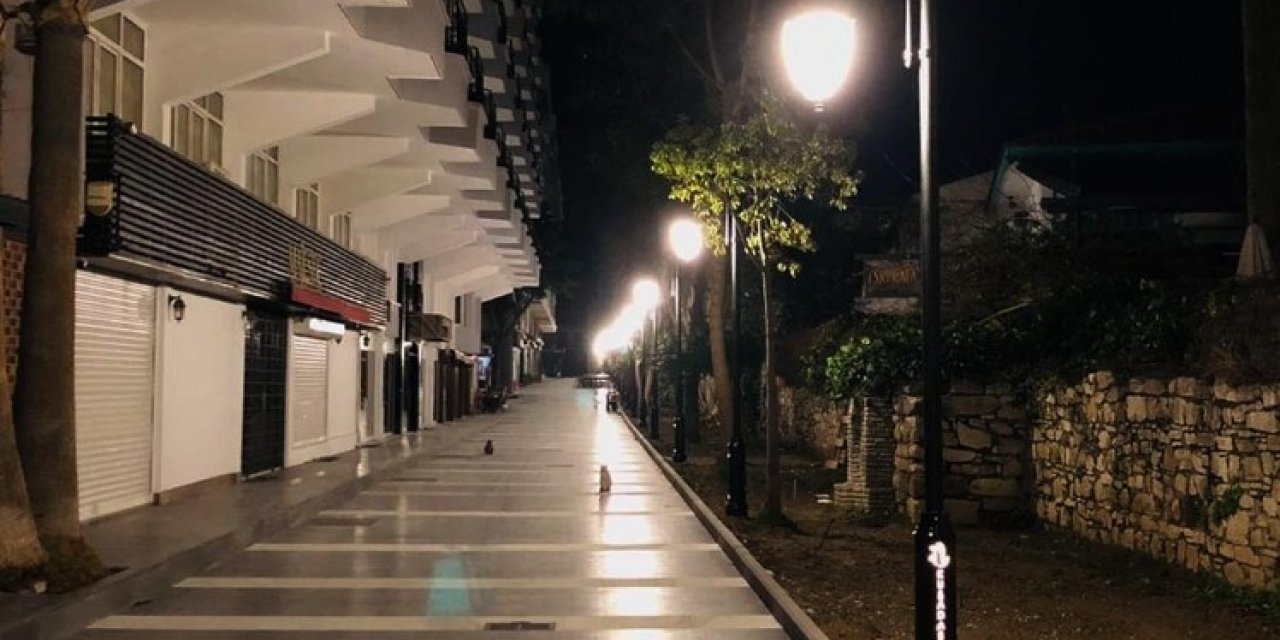 Kuşadası Çarşılarında Aydınlatma Çalışmaları Başladı