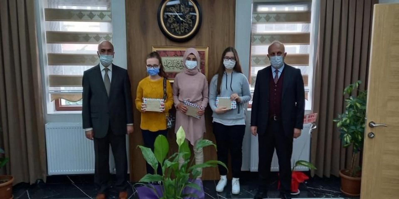 Dereceye Giren Öğrencilere Ödülleri Verildi